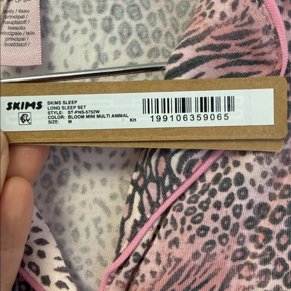 NWT SKIMS Sleep Long Sleep Set *New Print* - Picture 3 of 13